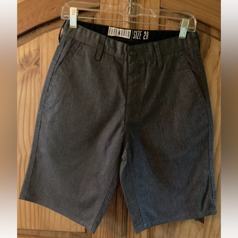 Men’s Freeworld gray flat front chino Bermuda shorts size 28